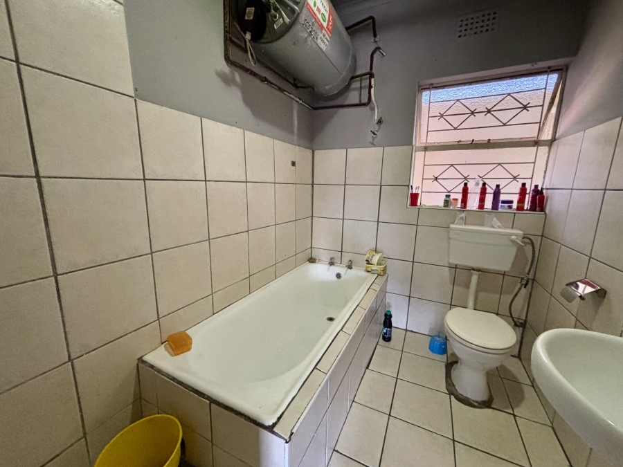 2 Bedroom Property for Sale in Goodwood Park Western Cape